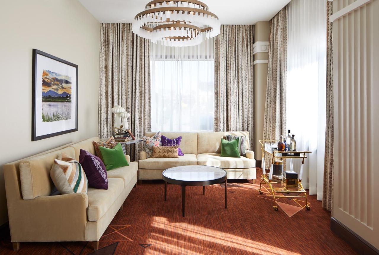 The Plaza Hotel Pioneer Park Ел Пасо Екстериор снимка A living room
