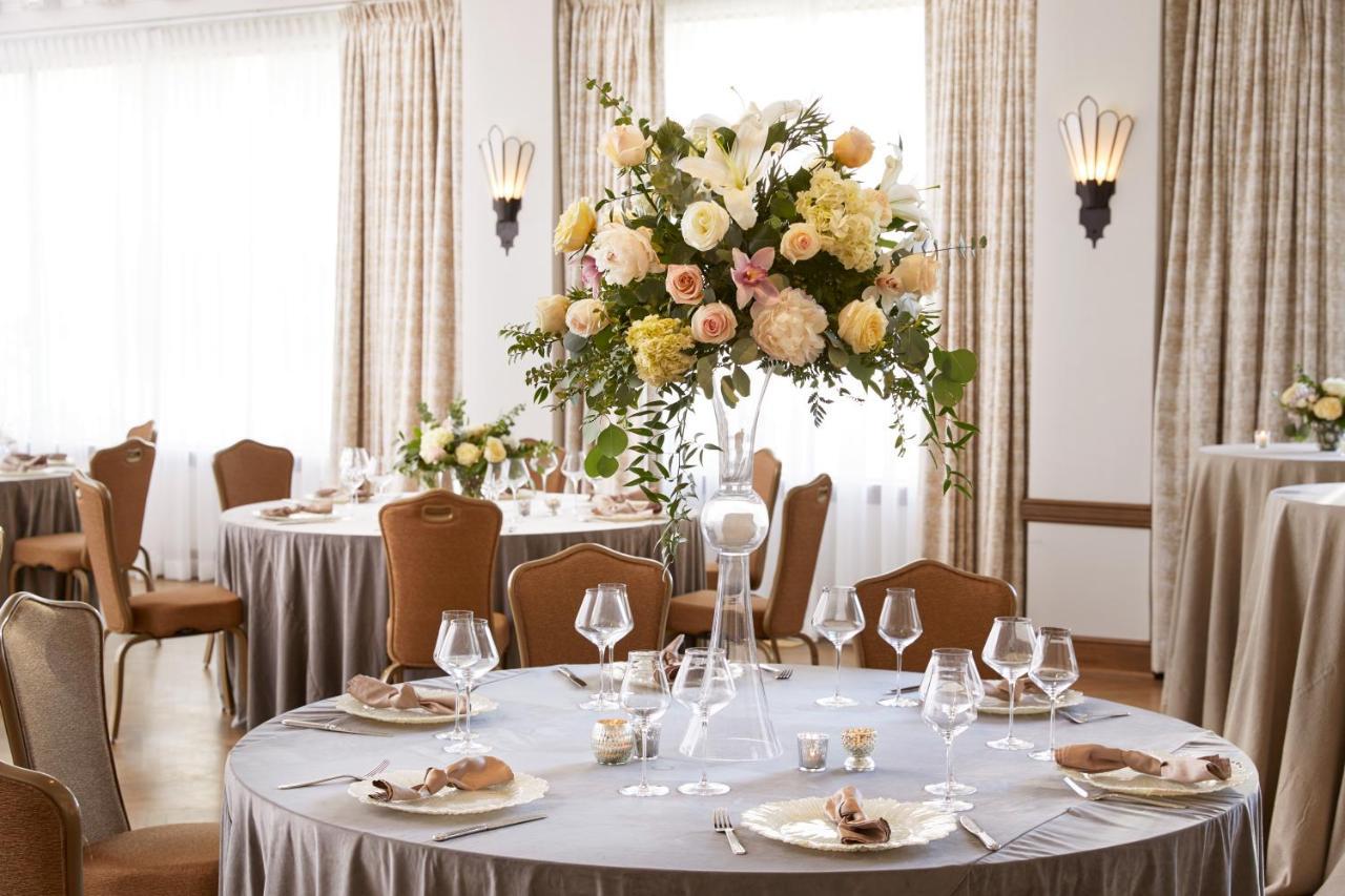 The Plaza Hotel Pioneer Park Ел Пасо Екстериор снимка A table set for a formal dinner