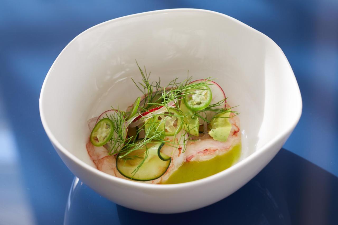 The Plaza Hotel Pioneer Park Ел Пасо Екстериор снимка A salad of cucumber, dill and salmon