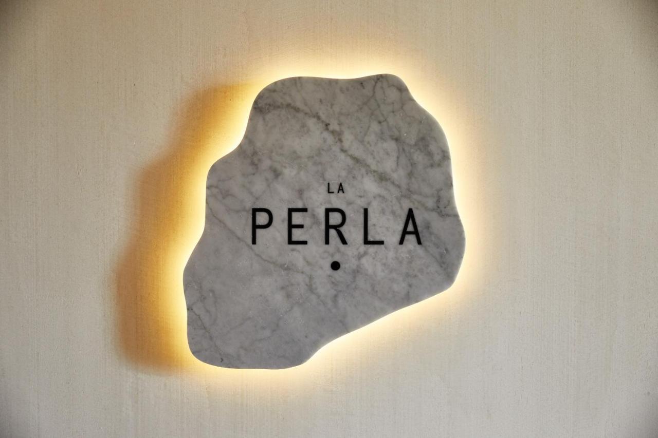 The Plaza Hotel Pioneer Park Ел Пасо Екстериор снимка La Perla logo