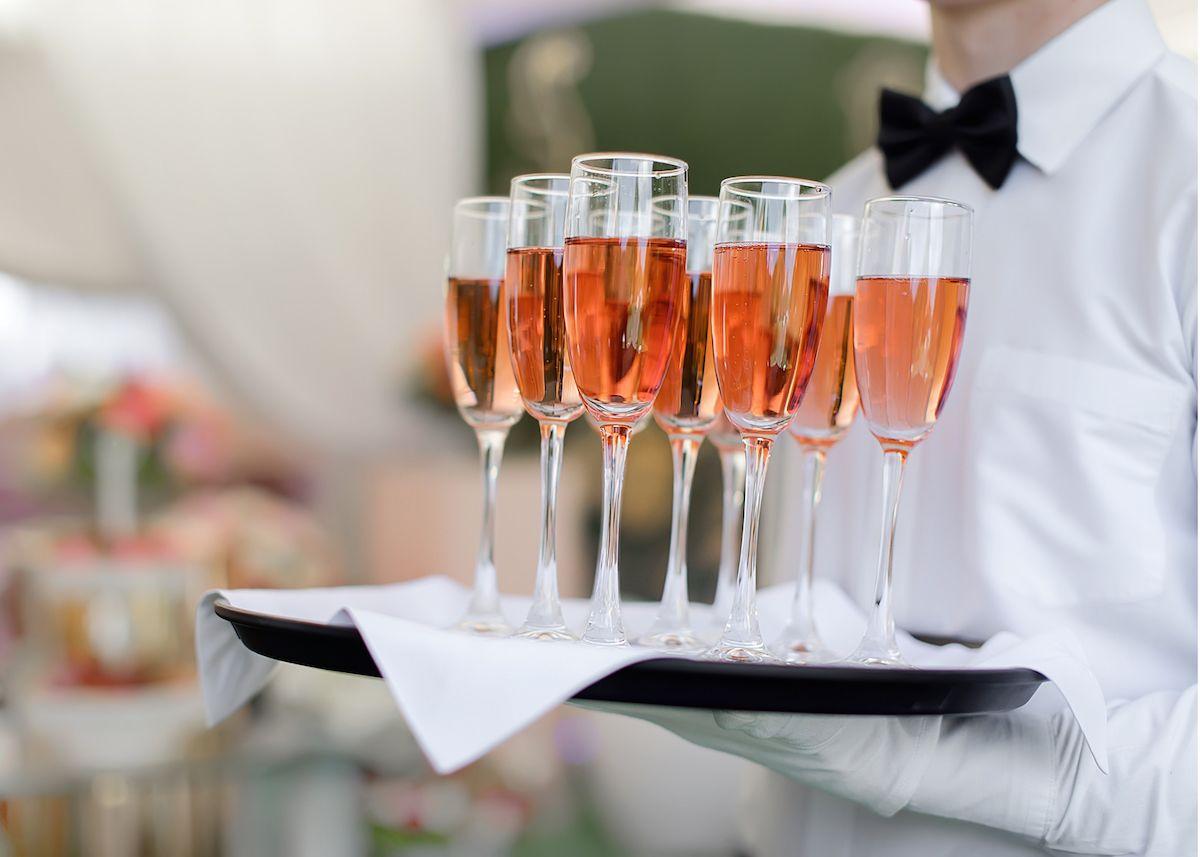 The Plaza Hotel Pioneer Park Ел Пасо Екстериор снимка A waiter holding a tray of champagne